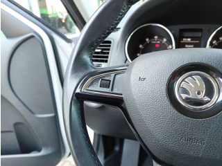 https://www.evidenceautobazaru.cz/data/2023_03_06/imgs/10223_cmp04.jpg