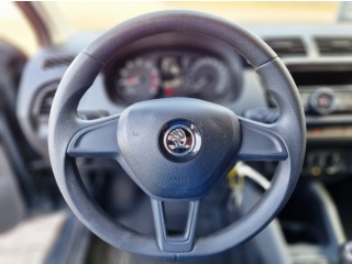 https://www.evidenceautobazaru.cz/data/2025/03/04/imgs/35849_44ht0.jpg