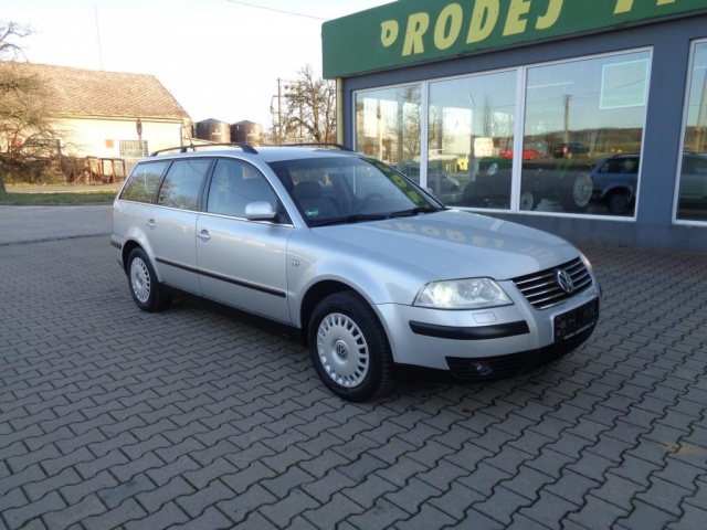 Volkswagen Passat 1.9TDi 96KW 4x4 XENONY SERVISKA