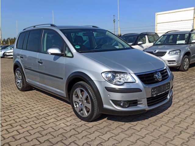 Volkswagen Touran CROSS 1.4TSi 125kW DSG 7MÍST NAVI X
