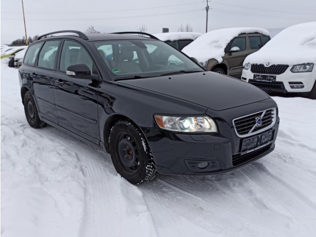 Volvo V50 1.8i 92KW XENONY MOMENTUM KŮŽE